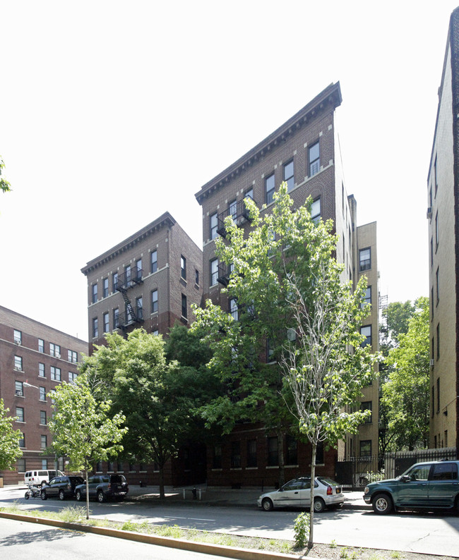 684 Riverside Drive in New York, NY - Building Photo - Building Photo