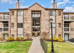 14 Woodland Hills Dr in Southgate, KY - Building Photo