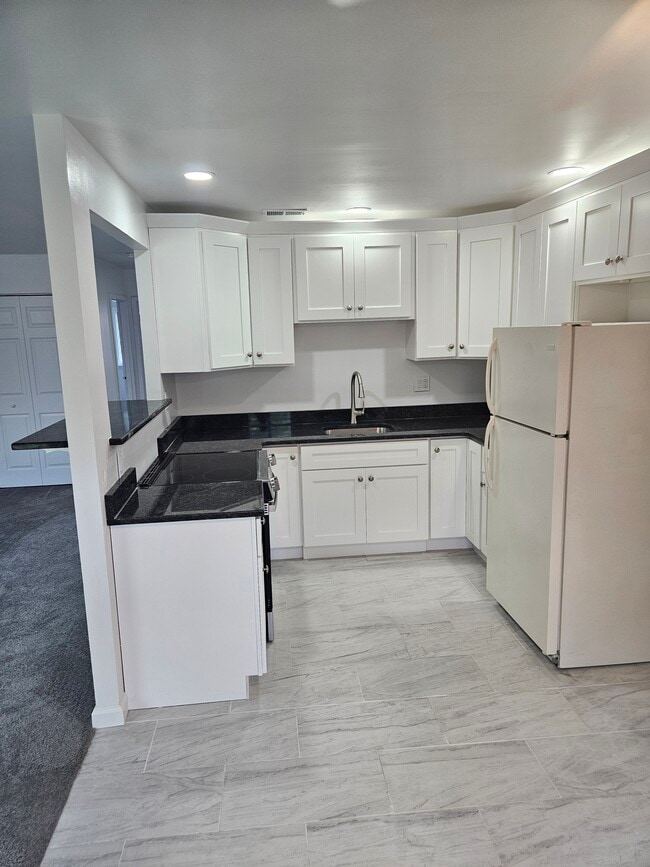 property at 15 Kings Ct
