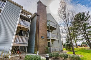420 Ravens Crest Dr in Plainsboro, NJ - Building Photo