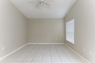 18750 NW 1st St in Pembroke Pines, FL - Foto de edificio - Building Photo