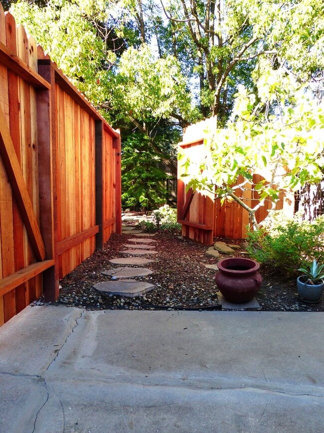 301 Monroe St in Napa, CA - Building Photo - Building Photo