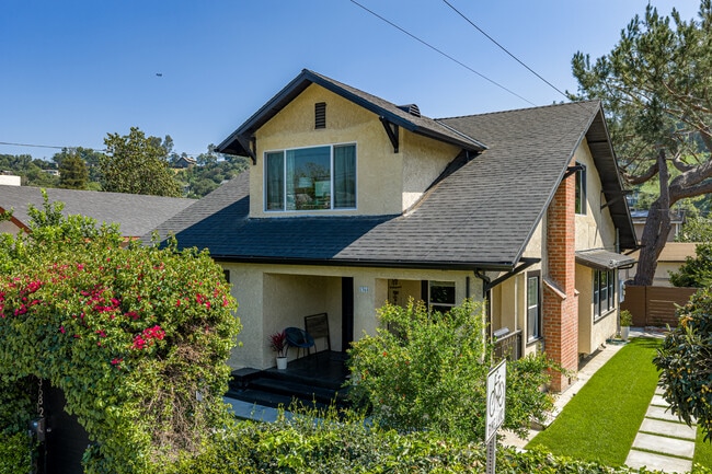 1368 1/2 Yosemite Dr in Eagle Rock, CA - Foto de edificio - Building Photo
