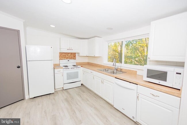 85 Hickory Ave in Mantua, NJ - Building Photo - Building Photo
