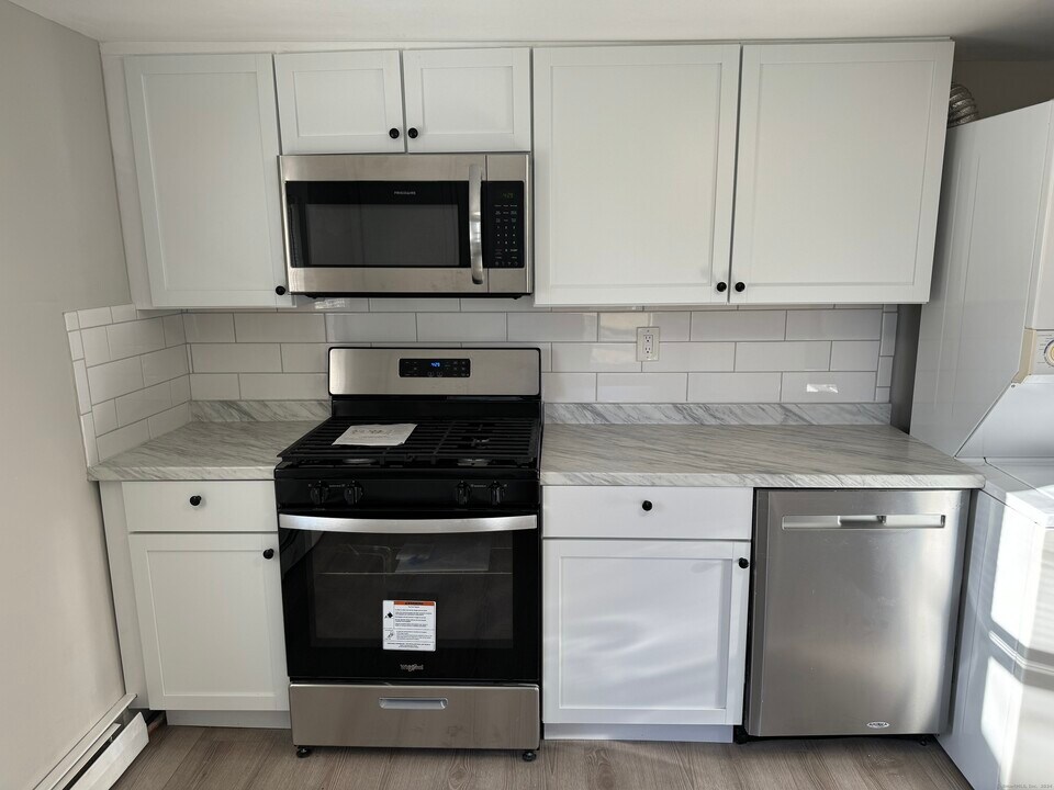 20 Nordland Ave, Unit 2W in Cromwell, CT - Building Photo