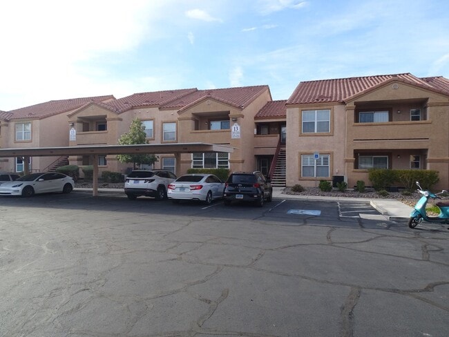 1150 N Buffalo Dr in Las Vegas, NV - Building Photo - Building Photo