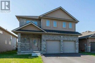 13 Laurel St in Belleville, ON - Building Photo