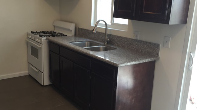 4353 Toland Way, Unit 7