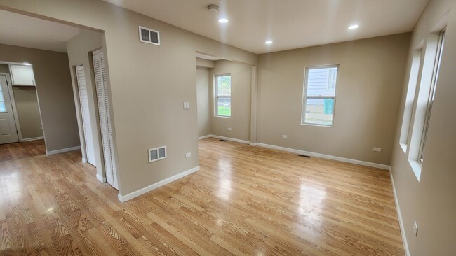20 S Lake Ave in Fox Lake, IL - Building Photo - Building Photo