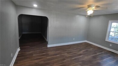 5949 Jefferson Ave in Newport News, VA - Foto de edificio - Building Photo