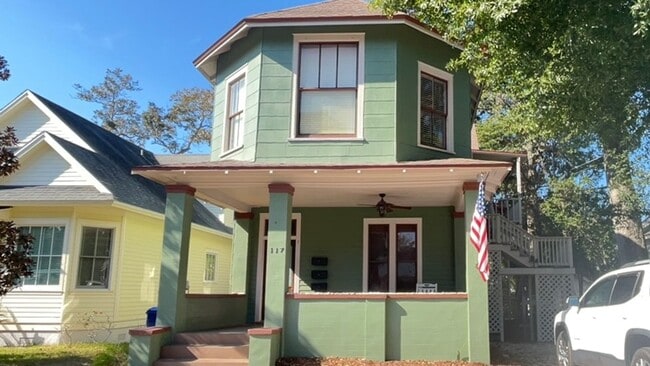 property at 117 N 3rd St