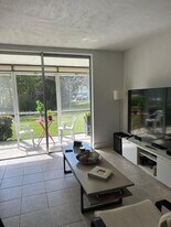 2930 Point E Dr in Aventura, FL - Building Photo