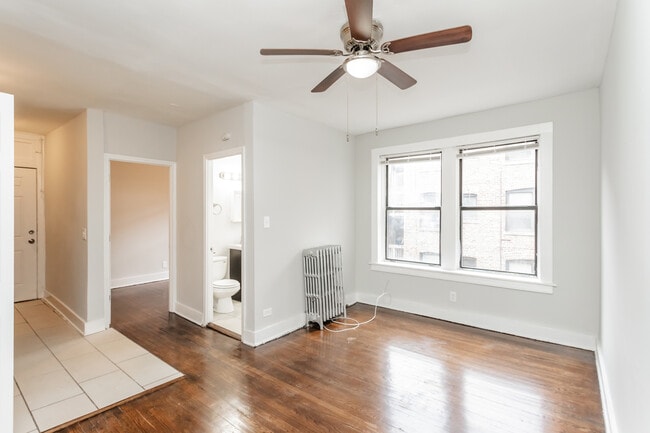 6959 S Paxton Ave in Chicago, IL - Building Photo - Building Photo