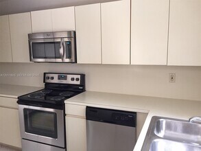 12060 SW 19th Ln in Miami, FL - Building Photo - Building Photo