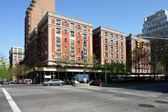 Euclid Hall in New York, NY - Foto de edificio - Building Photo