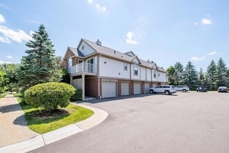 5362 Brookemonte Cir, Unit 363 in Oakland Township, MI - Building Photo - Building Photo