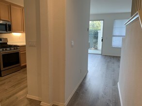 563 Shoal Cir in Redwood City, CA - Building Photo - Building Photo