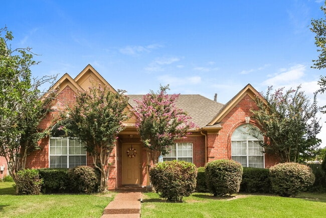 property at 8750 Overcup Oaks Dr
