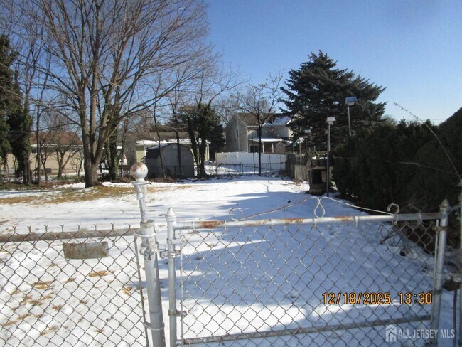 25 Hull Dr in Edison, NJ - Building Photo - Building Photo