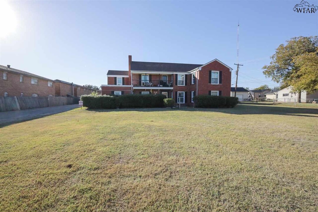 2004 Santa Fe St in Wichita Falls, TX - Foto de edificio