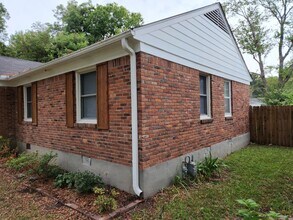 1654 Ivy Rd in Memphis, TN - Building Photo - Building Photo
