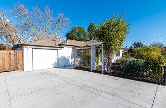 2513 Valley Center Dr in Santa Rosa, CA - Building Photo - Building Photo