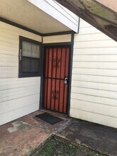 13480 S Thorntree Dr in Houston, TX - Building Photo - Building Photo