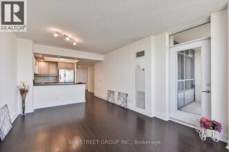 15 Northtown Way in Toronto, ON - Building Photo - Building Photo