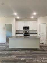 104 Eastwood Village Ct in Hudson, NC - Building Photo - Building Photo