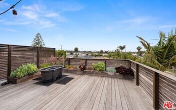 705 Sunset Ave in Los Angeles, CA - Building Photo - Building Photo