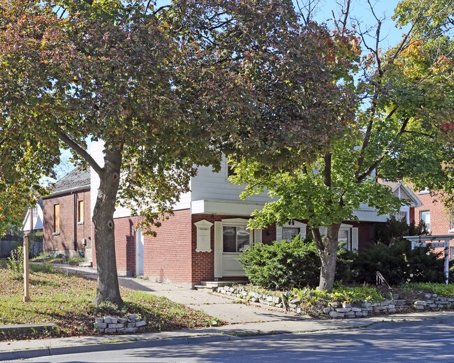 2354 King St E