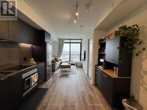 86 Dundas St E in Mississauga, ON - Building Photo - Building Photo