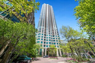 400 N La Salle Dr in Chicago, IL - Building Photo