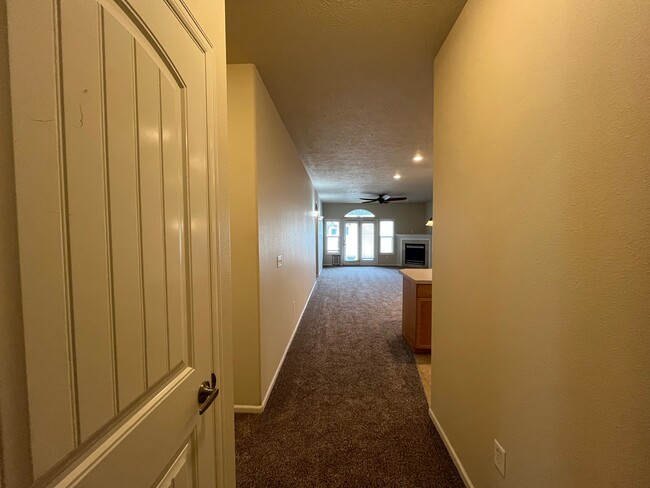 1202 N Delaney Way in Meridian, ID - Foto de edificio - Building Photo