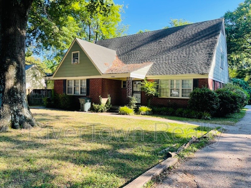 3560 Poplar Ave in Memphis, TN - Building Photo