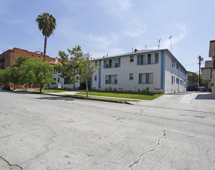 Plantation Manor in Los Angeles, CA - Building Photo