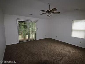 686 Rock Garden Cir in Winston-Salem, NC - Foto de edificio - Building Photo