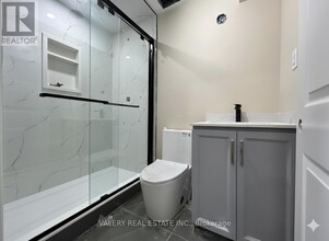 116 Blackburn Dr in Brantford, ON - Building Photo - Building Photo