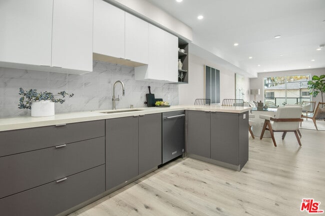 property at 1226 S Bedford St