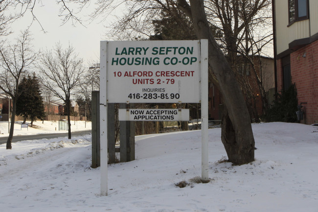 10 Alford Cres in Toronto, ON - Building Photo - Building Photo