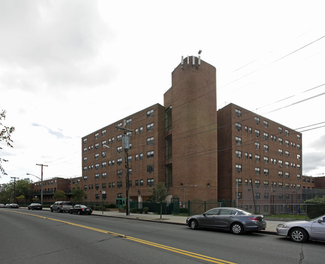 Baisley Park Gardens in Jamaica, NY - Building Photo - Building Photo