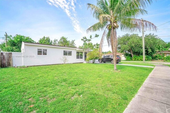 1050 NE 156th St in North Miami Beach, FL - Building Photo - Building Photo