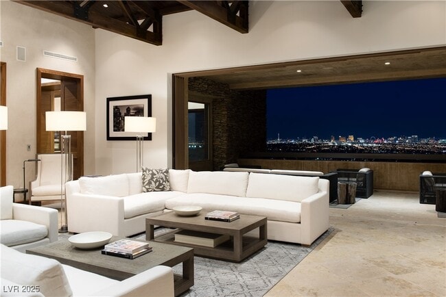 property at 5 Promontory Pointe Ln