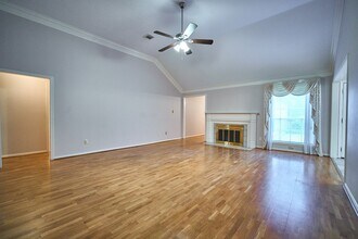 5022 Moss Run Dr in Missouri City, TX - Building Photo - Building Photo