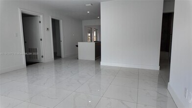 2100 N 57th Way in Hollywood, FL - Building Photo - Building Photo