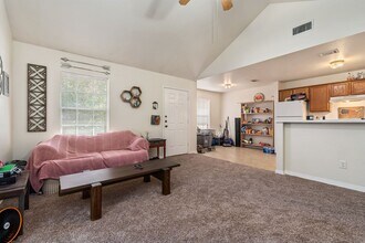 AUGUST PRE-LEASE!!  Cute 2 Bedroom 2 Bathr in College Station, TX - Building Photo - Building Photo