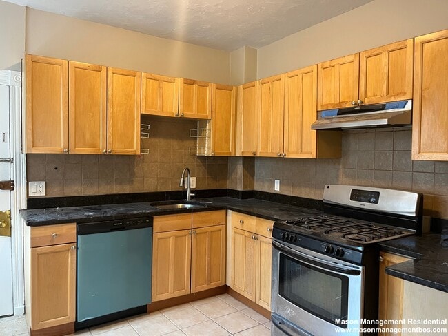 10 Glenville Ave, Unit 3