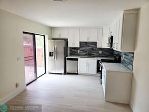 2802 SW 12th St in Deerfield Beach, FL - Building Photo - Building Photo