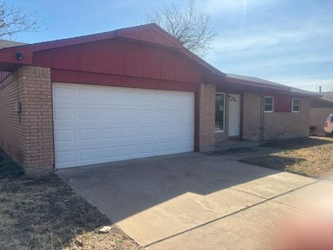 2415 NW 42nd St in Lawton, OK - Building Photo - Building Photo
