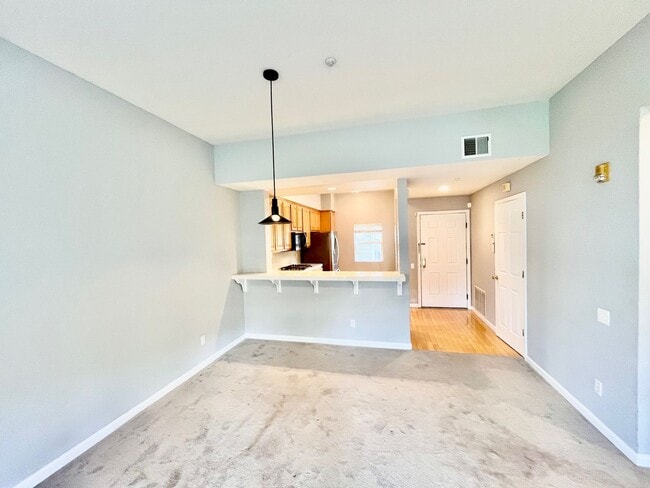 121 Crescent Ct in Brisbane, CA - Building Photo - Building Photo